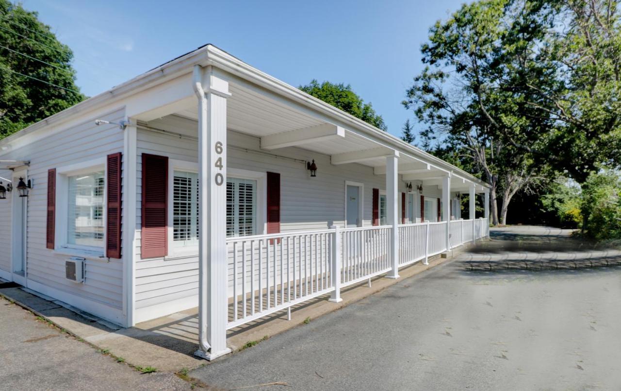 Hamilton Village Inn North Kingstown Bagian luar foto