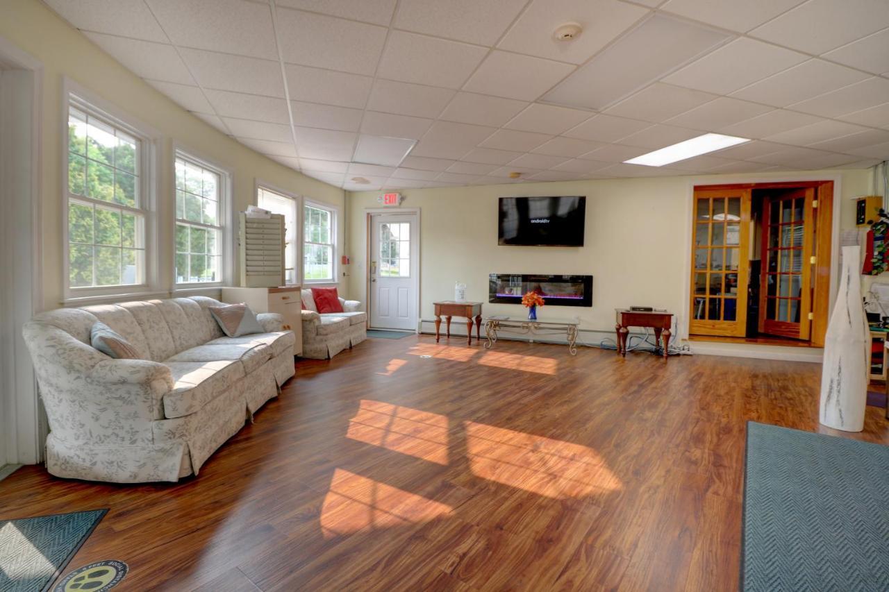 Hamilton Village Inn North Kingstown Bagian luar foto