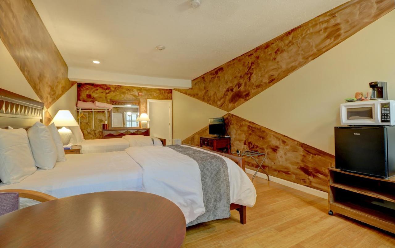 Hamilton Village Inn North Kingstown Bagian luar foto